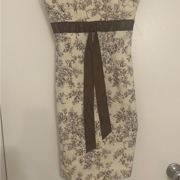 Dress  , size 2. ,  no stains , very little wear - Picture 3 of 3